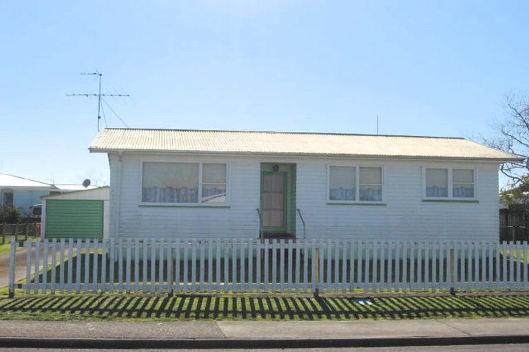 Photo of property in 4 Belgrave Place, Papakura, 2110