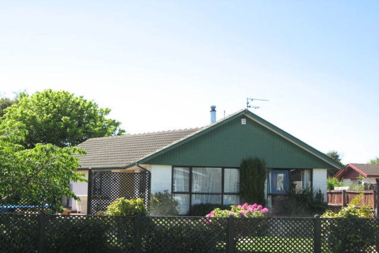 Photo of property in 5 Monteath Place, Redwood, Christchurch, 8051