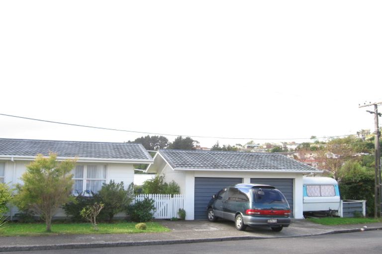 Photo of property in 8 Terrance Grove, Paparangi, Wellington, 6037