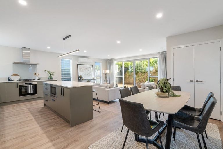 Photo of property in 34 Metoriti Crescent, Karaka, 2124