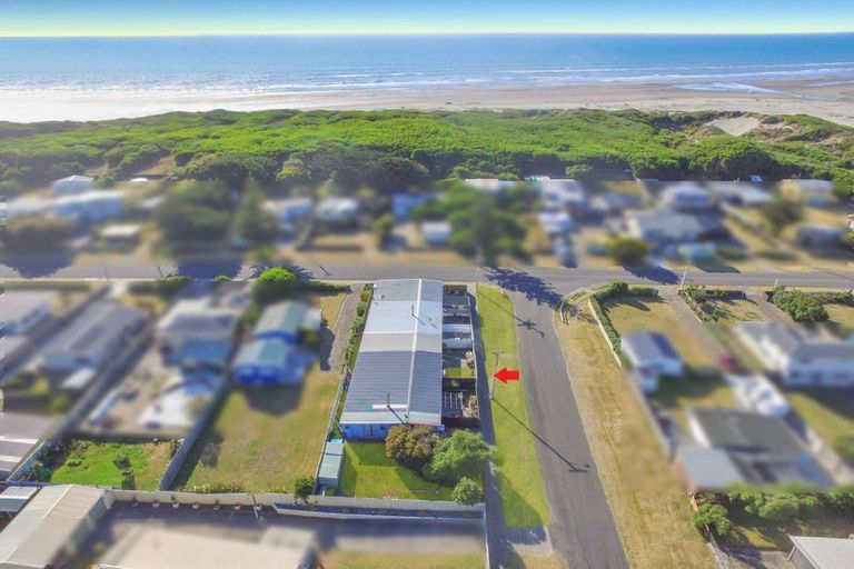 Photo of property in 4/2-4 Himatangi Street, Himatangi Beach, Foxton, 4891