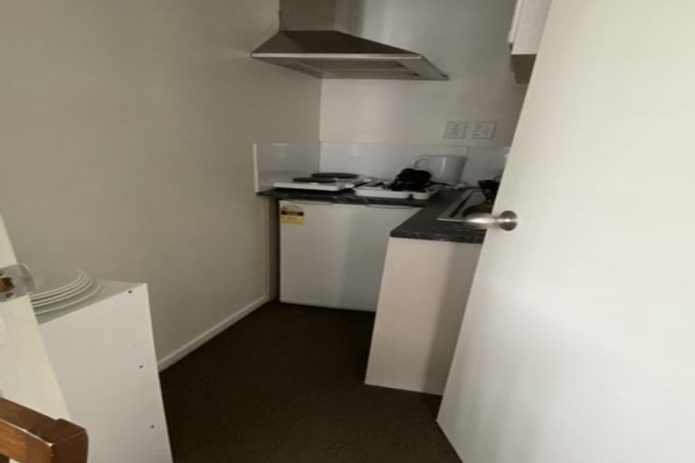 Photo of property in 8c Schnapper Rock Road, Schnapper Rock, Auckland, 0632