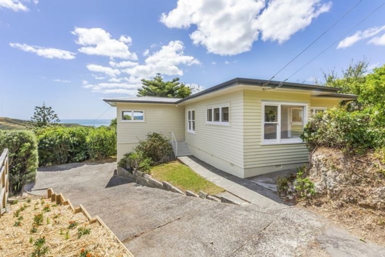 Photo of property in 25 Kahu Road, Paremata, Porirua, 5024