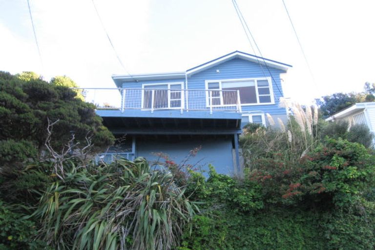 Photo of property in 18 Tai Paku Paku Road, Karaka Bays, Wellington, 6022