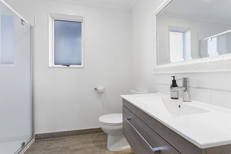 Photo of property in 12 Waiarohia Place, Hobsonville, Auckland, 0616