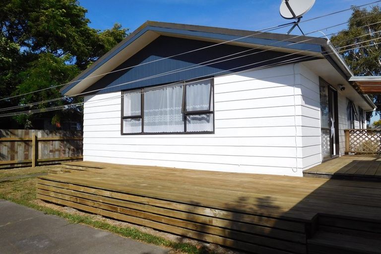 Photo of property in 4 Bryce Place, Kelvin Grove, Palmerston North, 4414