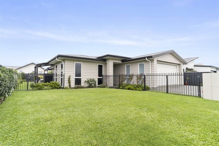 Photo of property in 77 Sandhurst Drive, Papamoa Beach, Papamoa, 3118