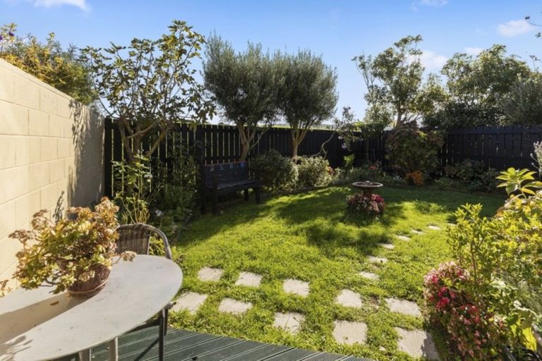 Photo of property in 12/17u Randwick Crescent, Moera, Lower Hutt, 5010