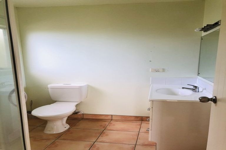 Photo of property in 1/1 Saint Clair Place, Browns Bay, Auckland, 0630