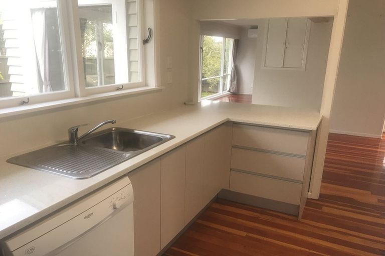 Photo of property in 2/20 Tonar Street, Northcote, Auckland, 0627