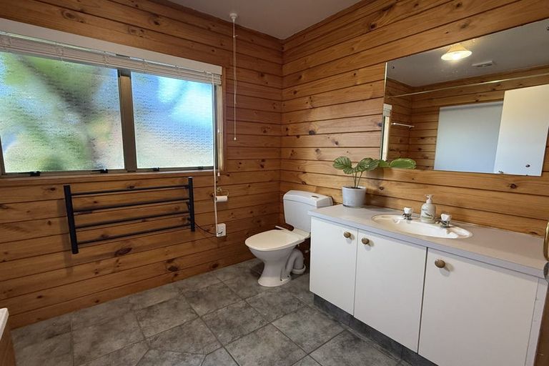 Photo of property in 4 Hadley Wood Drive, Wattle Downs, Auckland, 2103