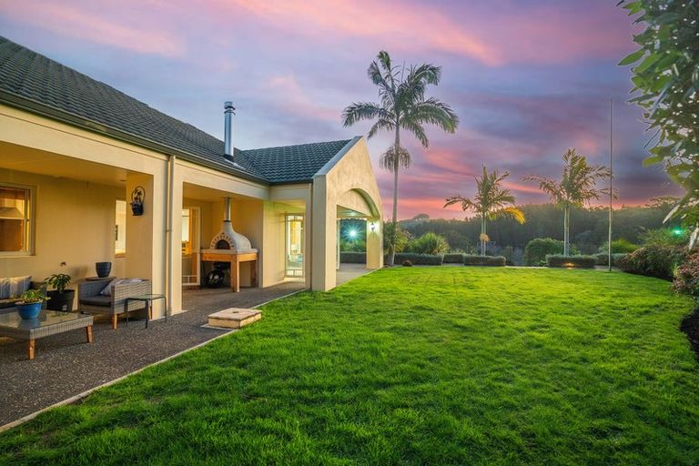 Photo of property in 82 Brownhill Road, Whitford, Manurewa, 2576