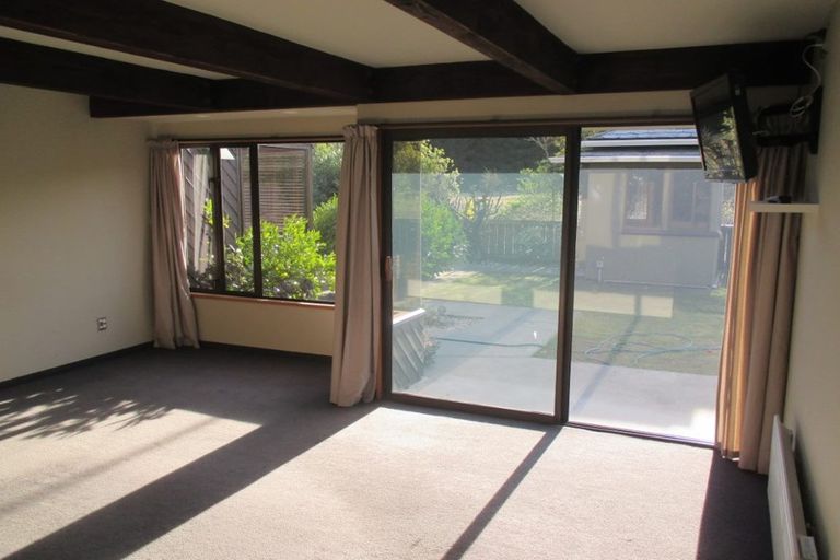 Photo of property in 4 Regalwood Close, Parklands, Christchurch, 8083