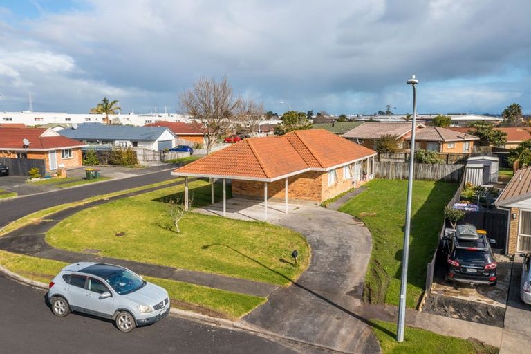 Photo of property in 1 Tullis Place, Burswood, Auckland, 2013