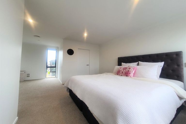 Photo of property in 18 Hobsonville Point Road, Hobsonville, Auckland, 0616