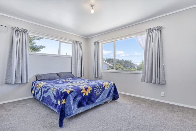 Photo of property in 46 Farquhar Road, Glendene, Auckland, 0602