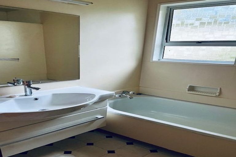 Photo of property in 141 Orangi Kaupapa Road, Northland, Wellington, 6012