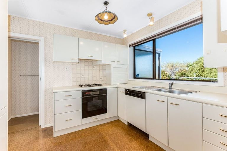 Photo of property in 22 Bushey Way, Maungaraki, Lower Hutt, 5010