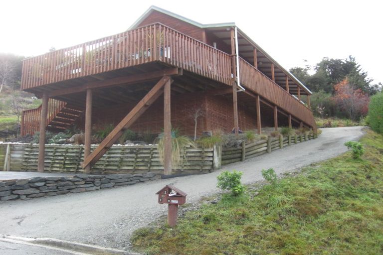 Photo of property in 101b Wynyard Crescent, Fernhill, Queenstown, 9300