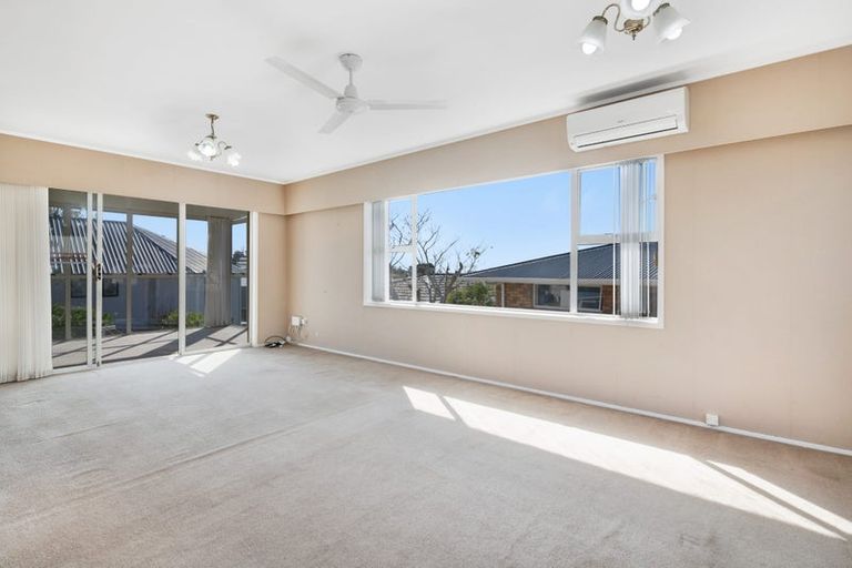 Photo of property in 2/2 Tower Hill, Stanmore Bay, Whangaparaoa, 0930
