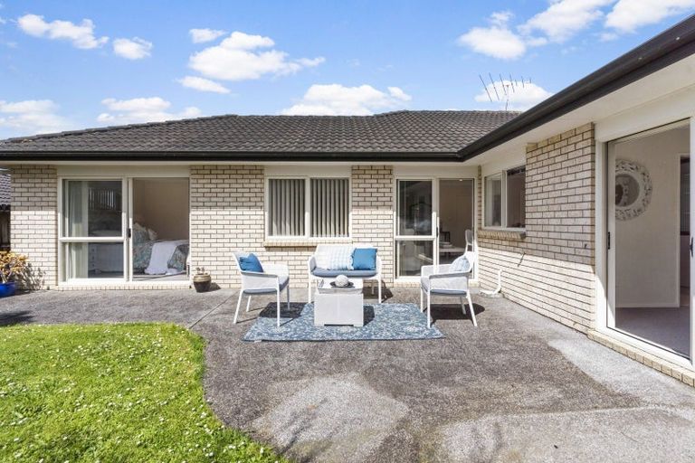 Photo of property in 9 Ballydonegan Rise, East Tamaki, Auckland, 2013