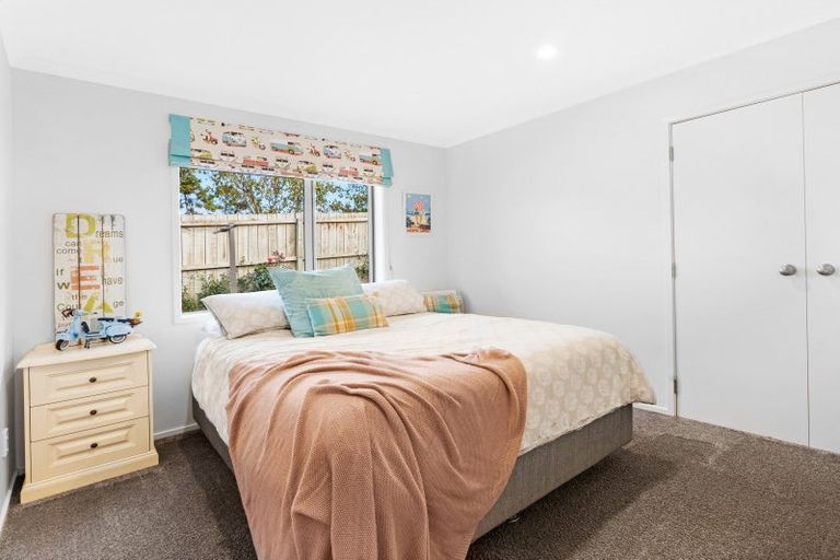 Photo of property in 6 Gavinike Place, Waimauku, 0812