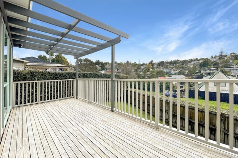 Photo of property in 60 Zefiro Drive, Massey, Auckland, 0614
