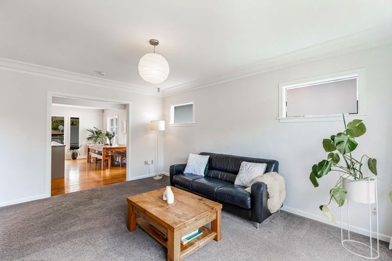 Photo of property in 51 Matipo Road, Te Atatu Peninsula, Auckland, 0610