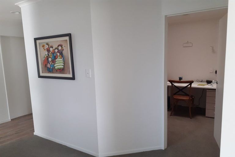 Photo of property in 12 Shelter Grove, Frankleigh Park, New Plymouth, 4310