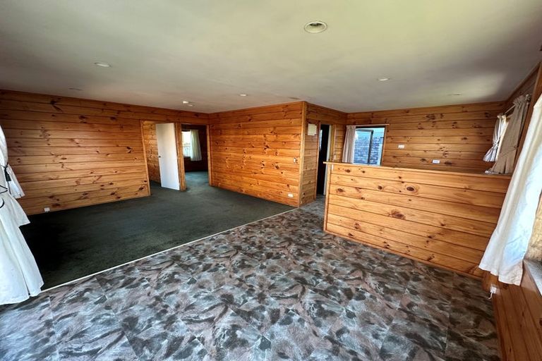 Photo of property in 1 Worthington Place, West Harbour, Auckland, 0618