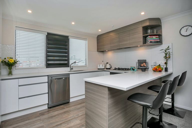 Photo of property in 136 Hobsonville Road, Hobsonville, Auckland, 0618