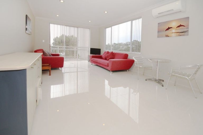 Photo of property in 97a Island Bay Road, Beach Haven, Auckland, 0626