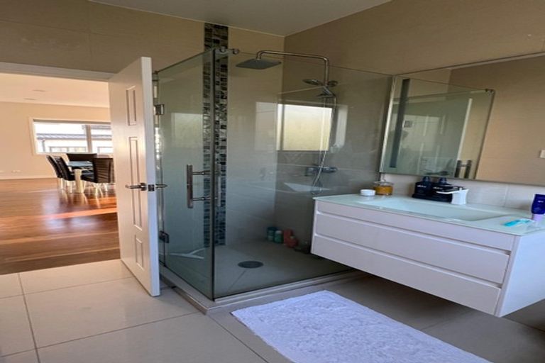 Photo of property in 70 Headland Drive, Long Bay, Auckland, 0630