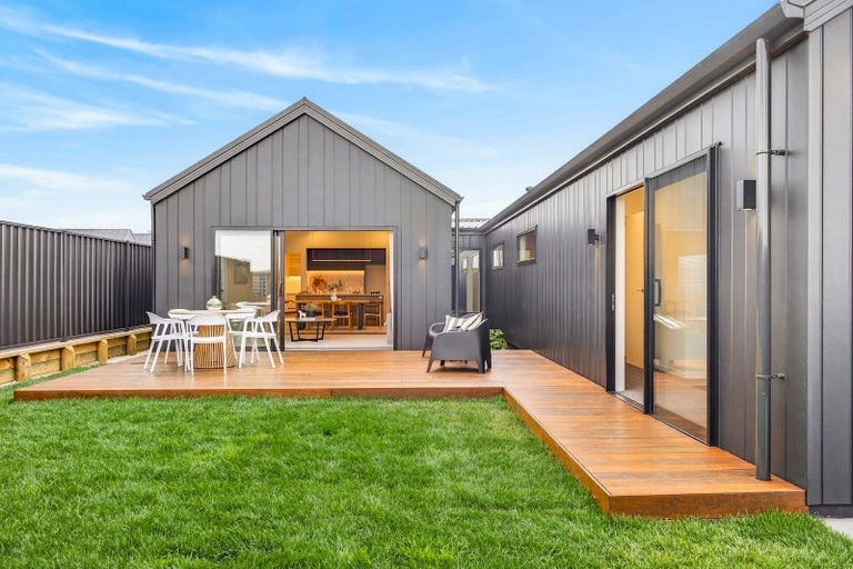 Photo of property in 7 Annie Aranui Drive, Poraiti, 4182