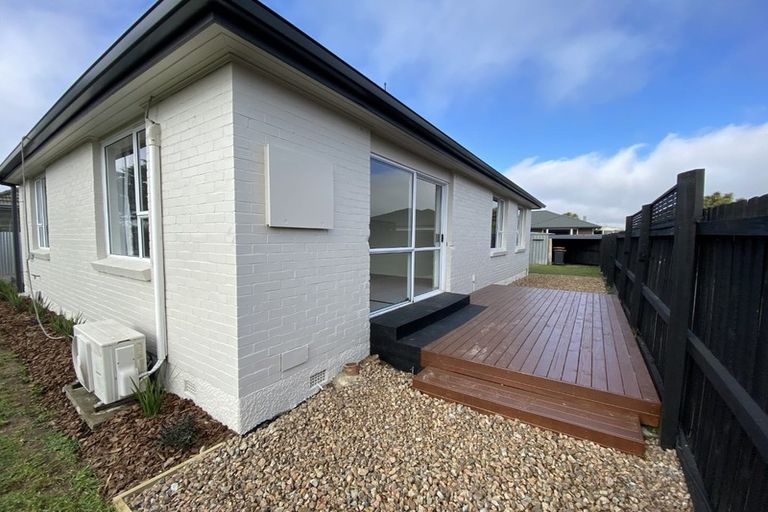 Photo of property in 2/3 Gregory Avenue, Islington, Christchurch, 8042