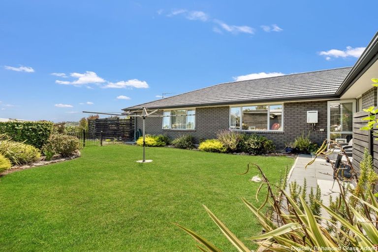 Photo of property in 18 Kaipara Lake Road, South Head, Helensville, 0874
