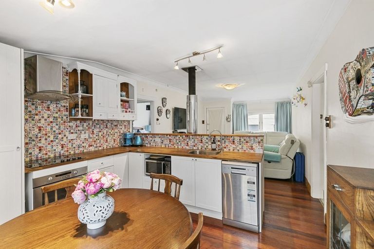 Photo of property in 457 Stokes Valley Road, Stokes Valley, Lower Hutt, 5019