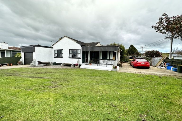 Photo of property in 12 Douglas Street, Hawera, 4610