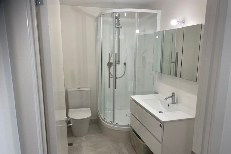 Photo of property in 2/270 Onewa Road, Birkenhead, Auckland, 0626