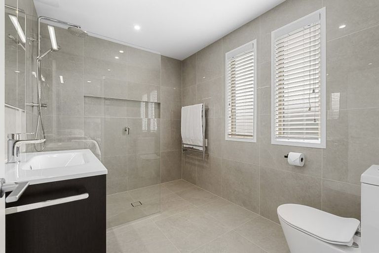 Photo of property in 123 Grovenor Drive, Orewa, 0931