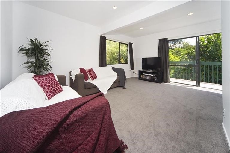 Photo of property in 2/8 Fuchsia Place, Birkdale, Auckland, 0626
