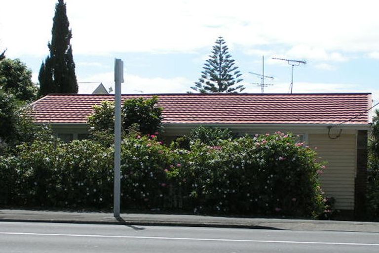 Photo of property in 1/179 Onewa Road, Birkenhead, Auckland, 0626