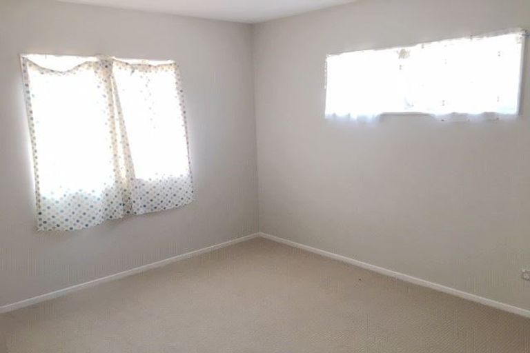 Photo of property in 23d Lexington Drive, Botany Downs, Auckland, 2010