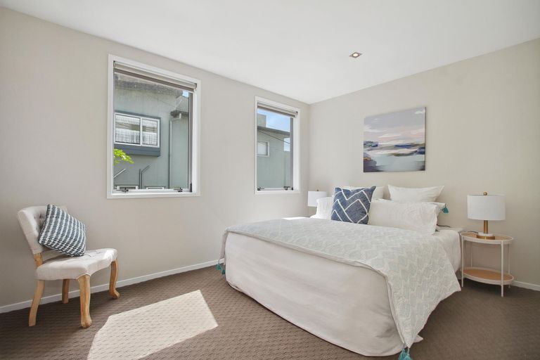 Photo of property in 4a Korotaha Terrace, Rothesay Bay, Auckland, 0630