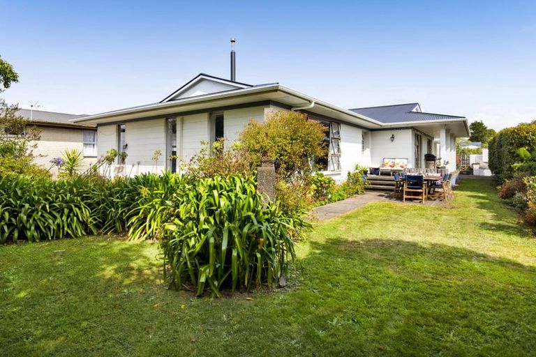 Photo of property in 15 Kauri Street, Inglewood, 4330