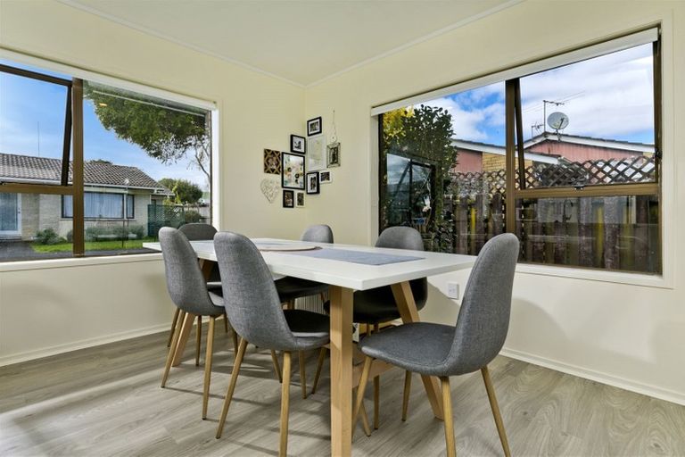 Photo of property in 1/4 Ti Nana Crescent, Henderson, Auckland, 0610