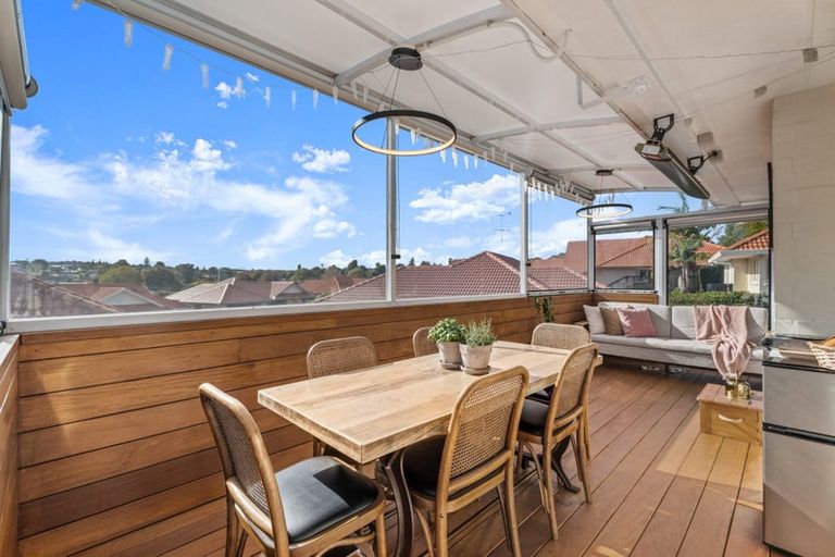 Photo of property in 31 Gillett Place, Botany Downs, Auckland, 2014