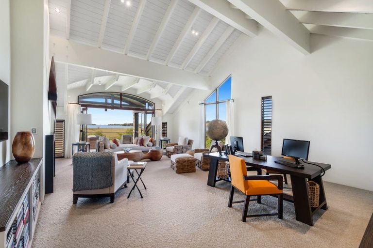 Photo of property in 42 Porterfield Road, Whitford, Howick, 2571