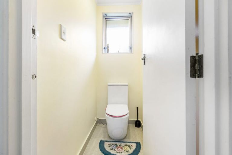 Photo of property in 1b Nandana Drive, Glen Eden, Auckland, 0602