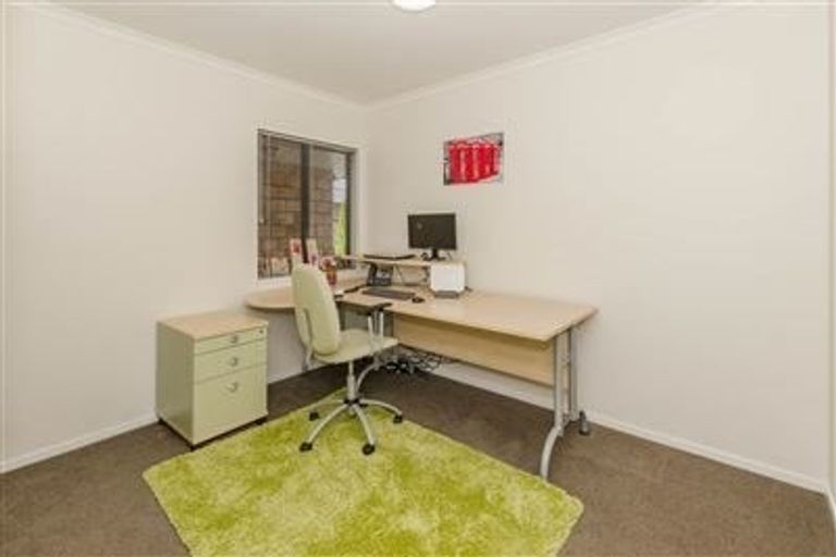 Photo of property in 8 Gandalf Crescent, Paraparaumu, 5032